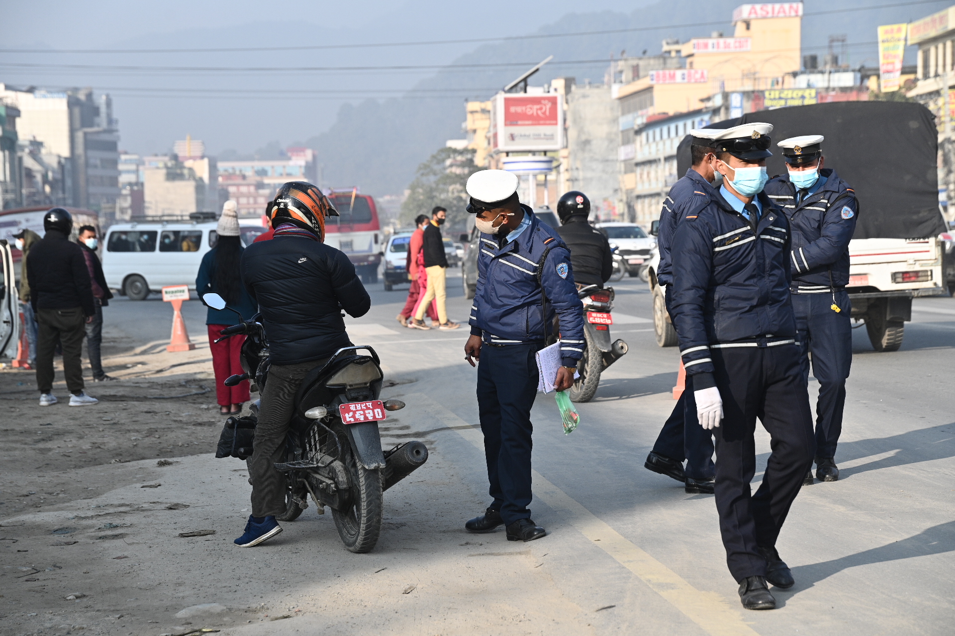 एकै दिन १४ सय चालक कारबाहीमा, नम्बरप्लेट स्पष्ट नराख्नेदेखि दिउँसै रक्सी खानेसम्म